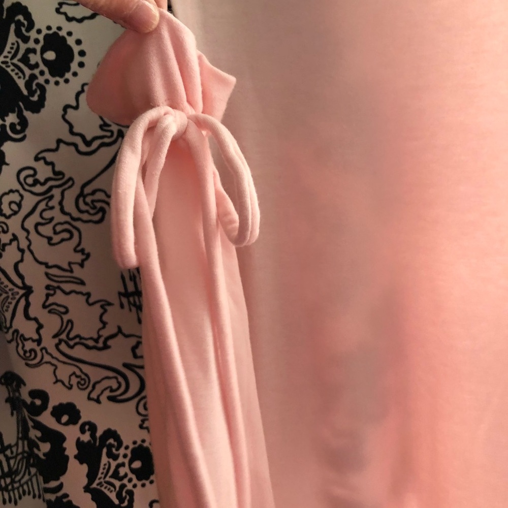 🎀Cold Shoulder Bow Top🎀 - Picture 3 of 6
